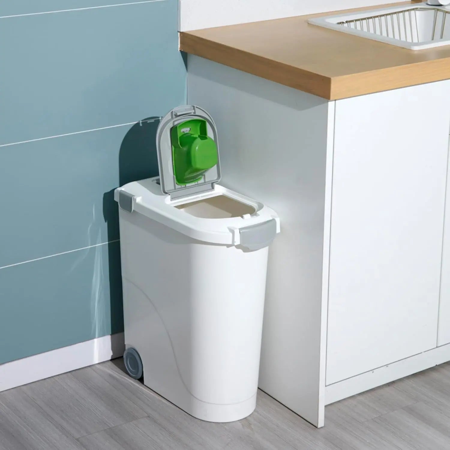 Airtight Pet Food Storage Container 20 Lbs (24 Qt) with Scoop – Dog & Cat