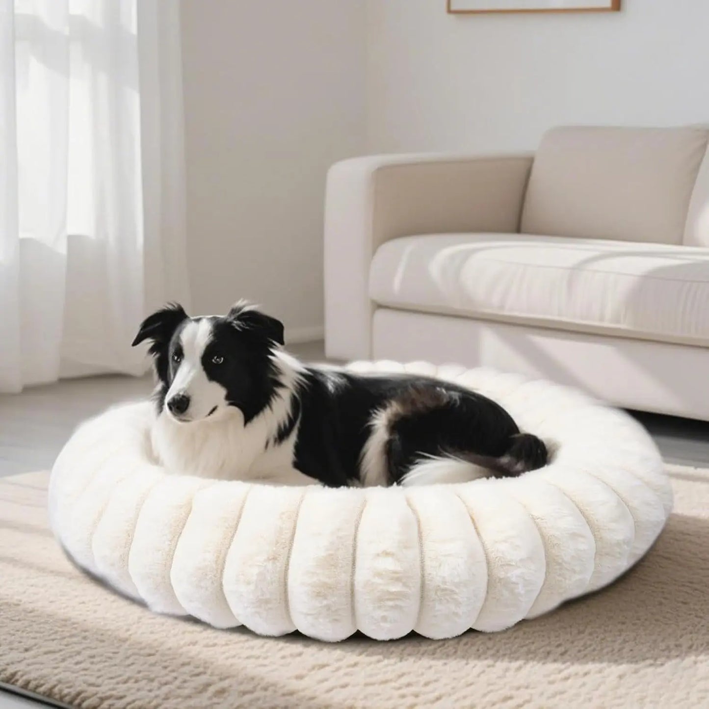Luxury Donut Dog & Cat Bed, Faux Fur Calming Pet Bed with Non-Slip Base White